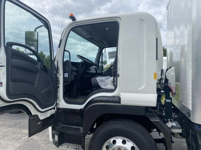 2025 Isuzu FTR in Olathe, KS — photo 12
