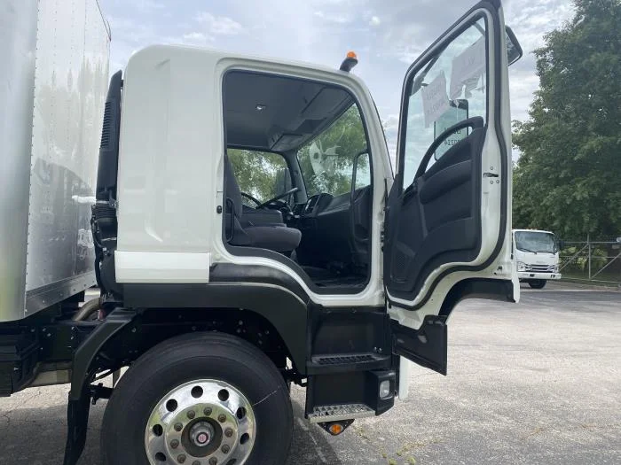 2025 Isuzu FTR in Olathe, KS — photo 13