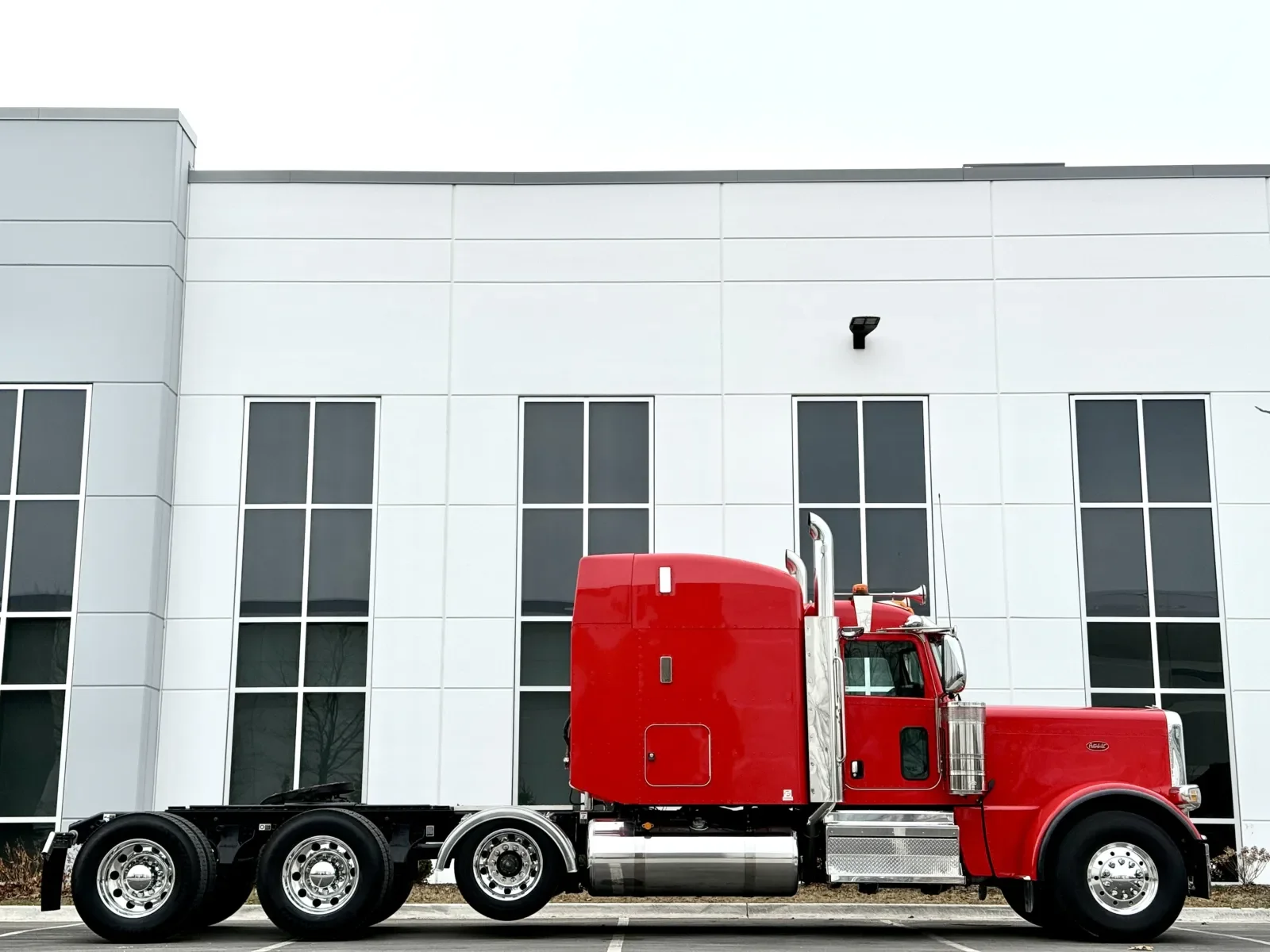 2024 Peterbilt 389 in New Lenox, IL — photo 3