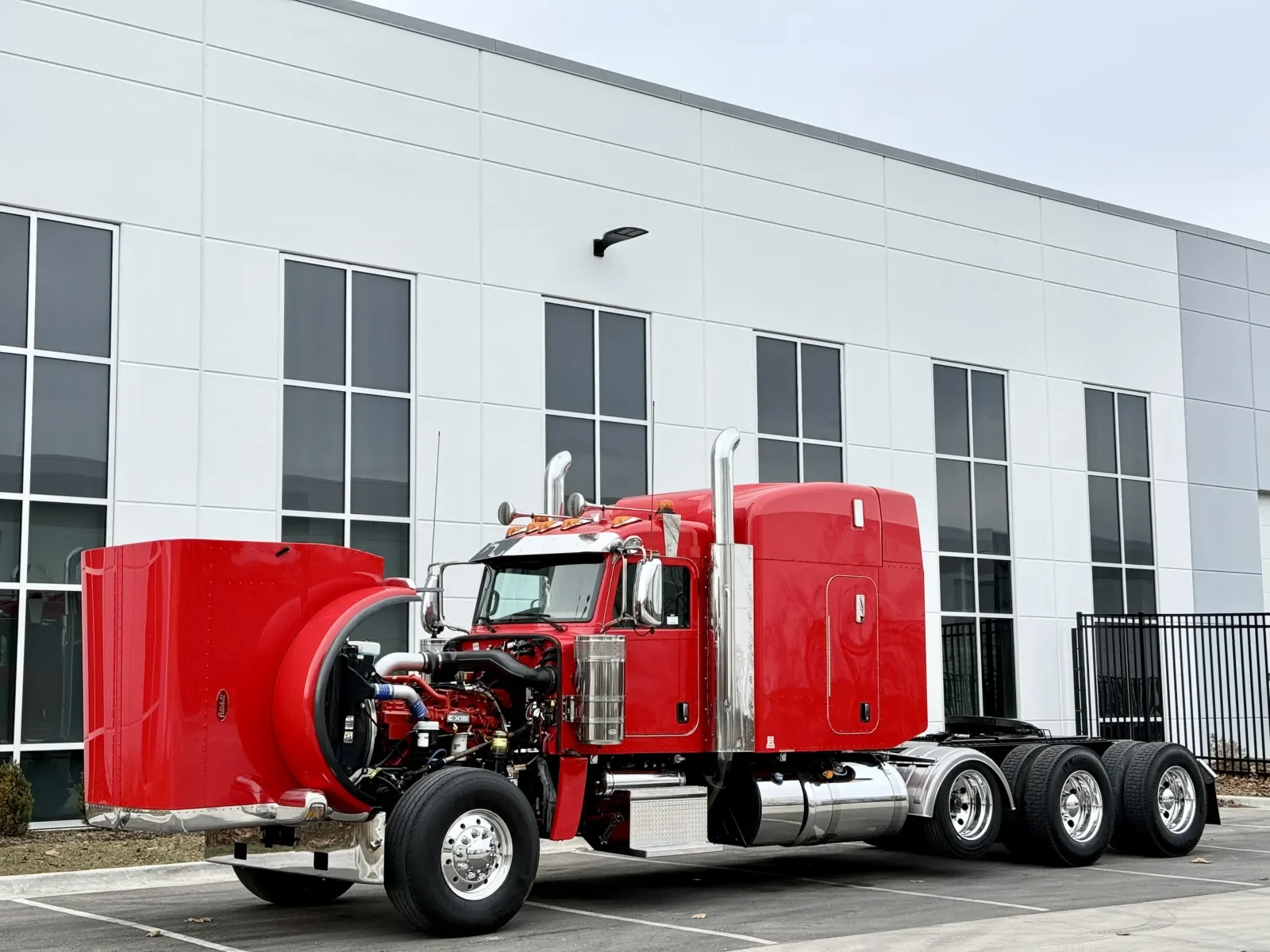 2024 Peterbilt 389 in New Lenox, IL — photo 10