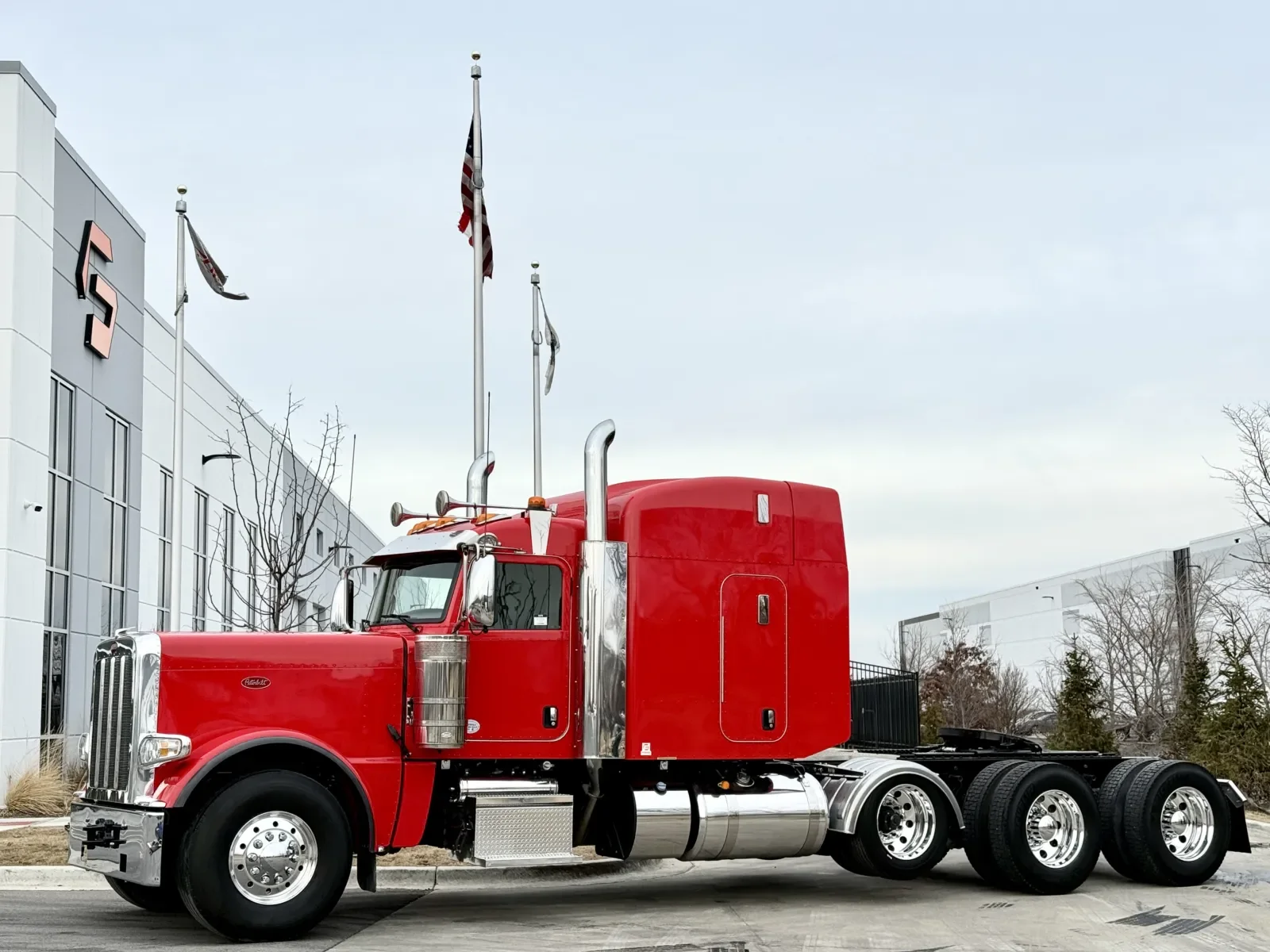 2024 Peterbilt 389 in New Lenox, IL