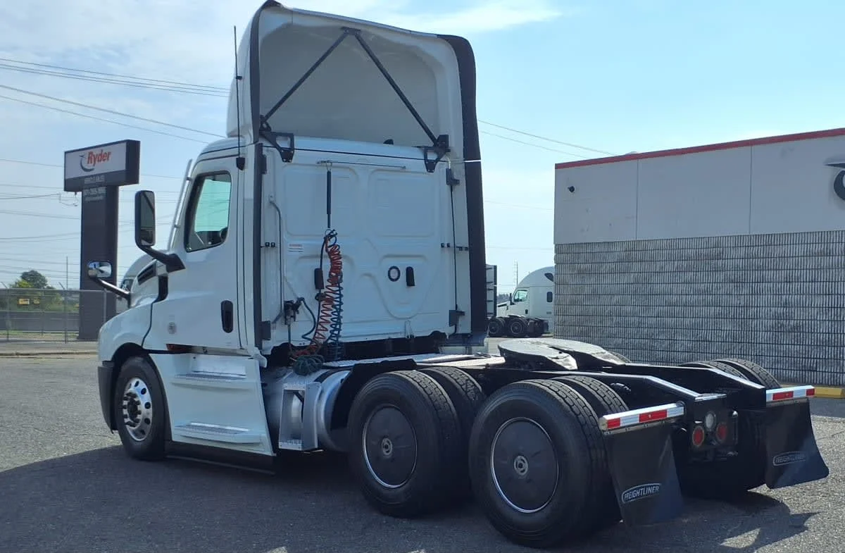 2022 Freightliner Cascadia in Memphis, TN — photo 6