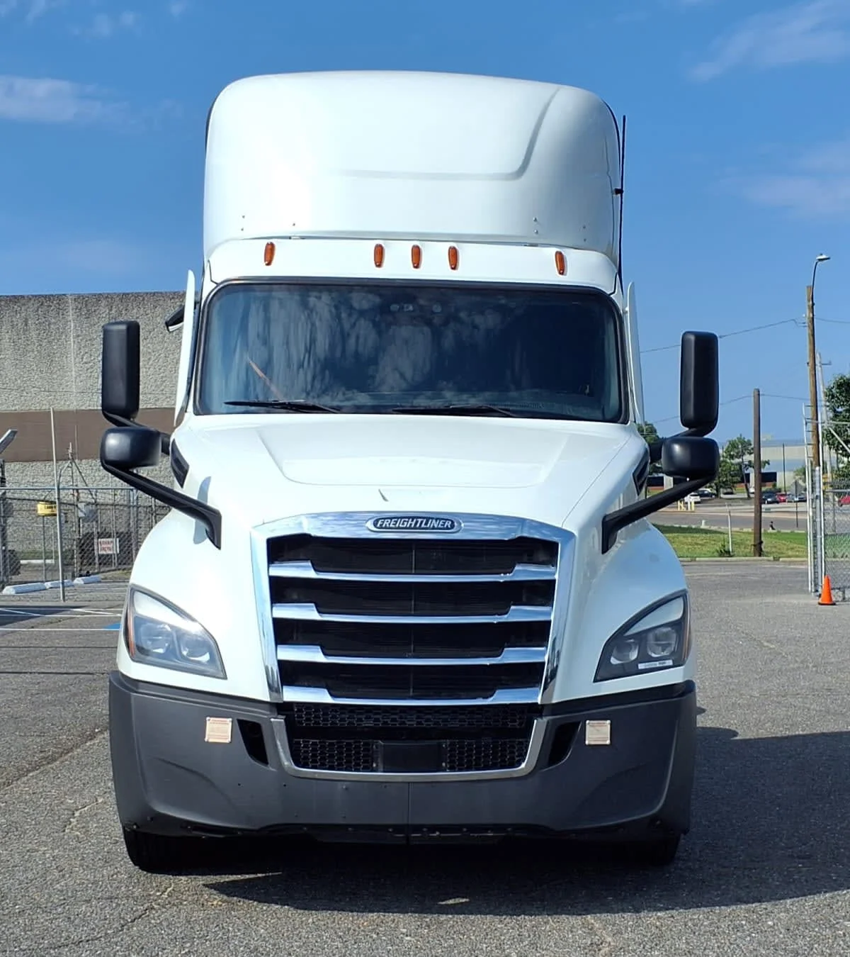 2022 Freightliner Cascadia in Memphis, TN — photo 2