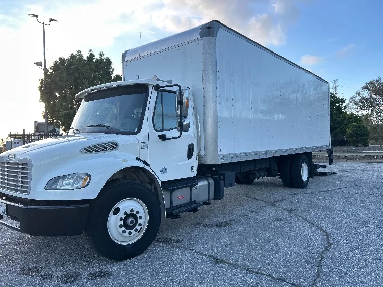 2019 Freightliner M2 106 in Torrance, CA — photo 3