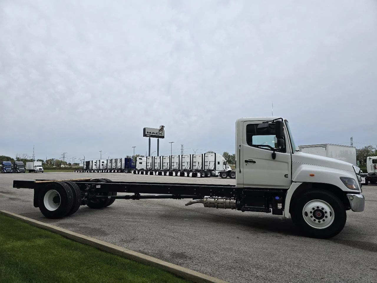 2025 Hino in Toledo, OH — photo 7