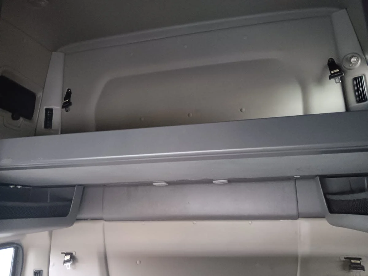 2020 International LT - image 8