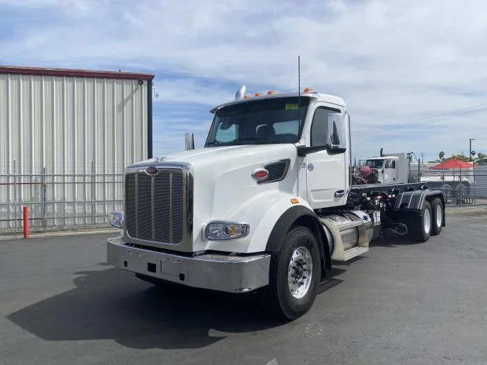 2027 Peterbilt 567 in Sylmar, CA — photo 2