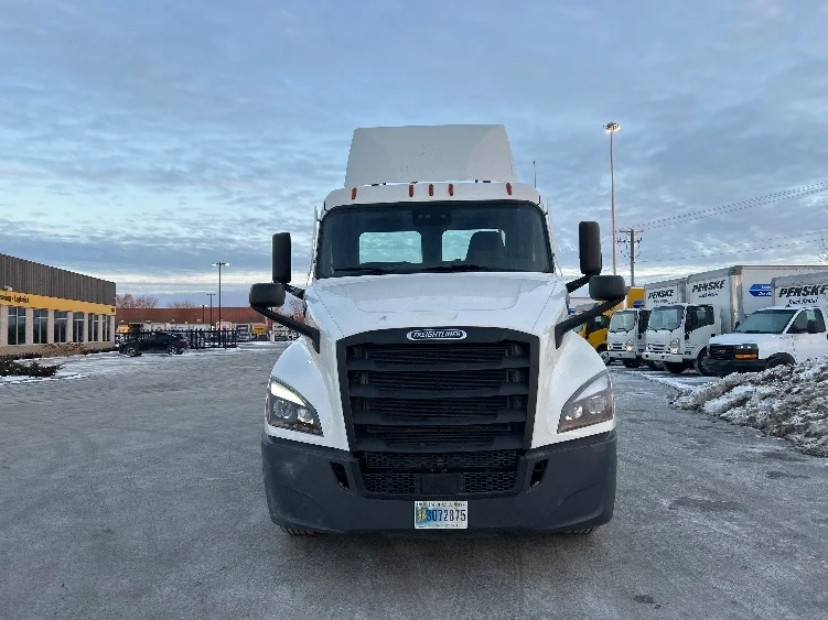 2021 Freightliner Cascadia in La Porte, IN — photo 2