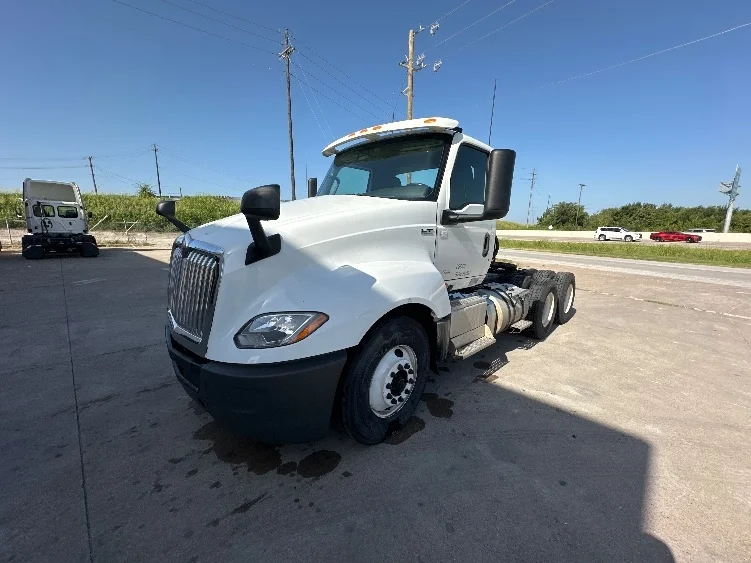 2019 International LT in Waxahachie, TX — photo 3