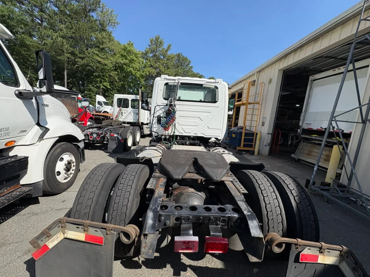 2018 International LT in Ashland, VA — photo 5