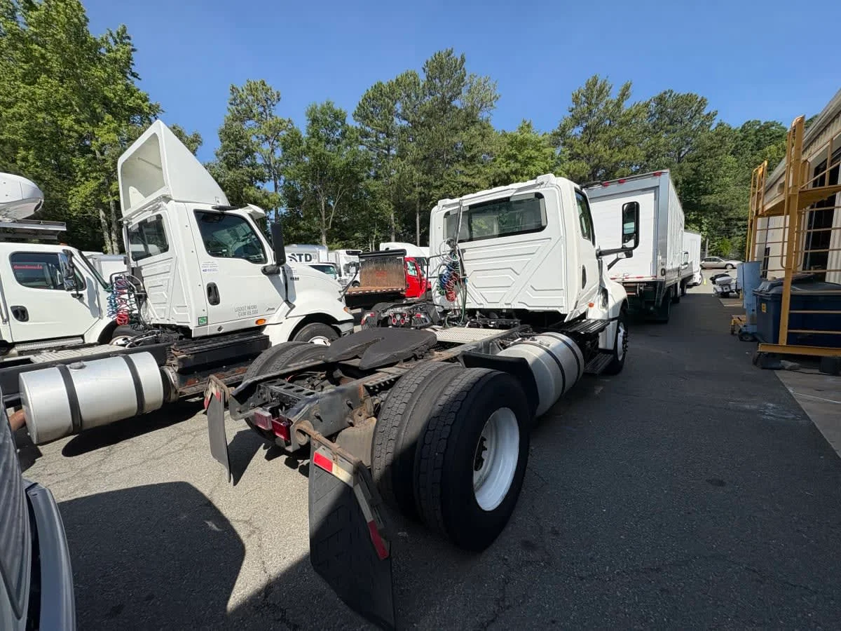 2018 International LT in Ashland, VA — photo 4