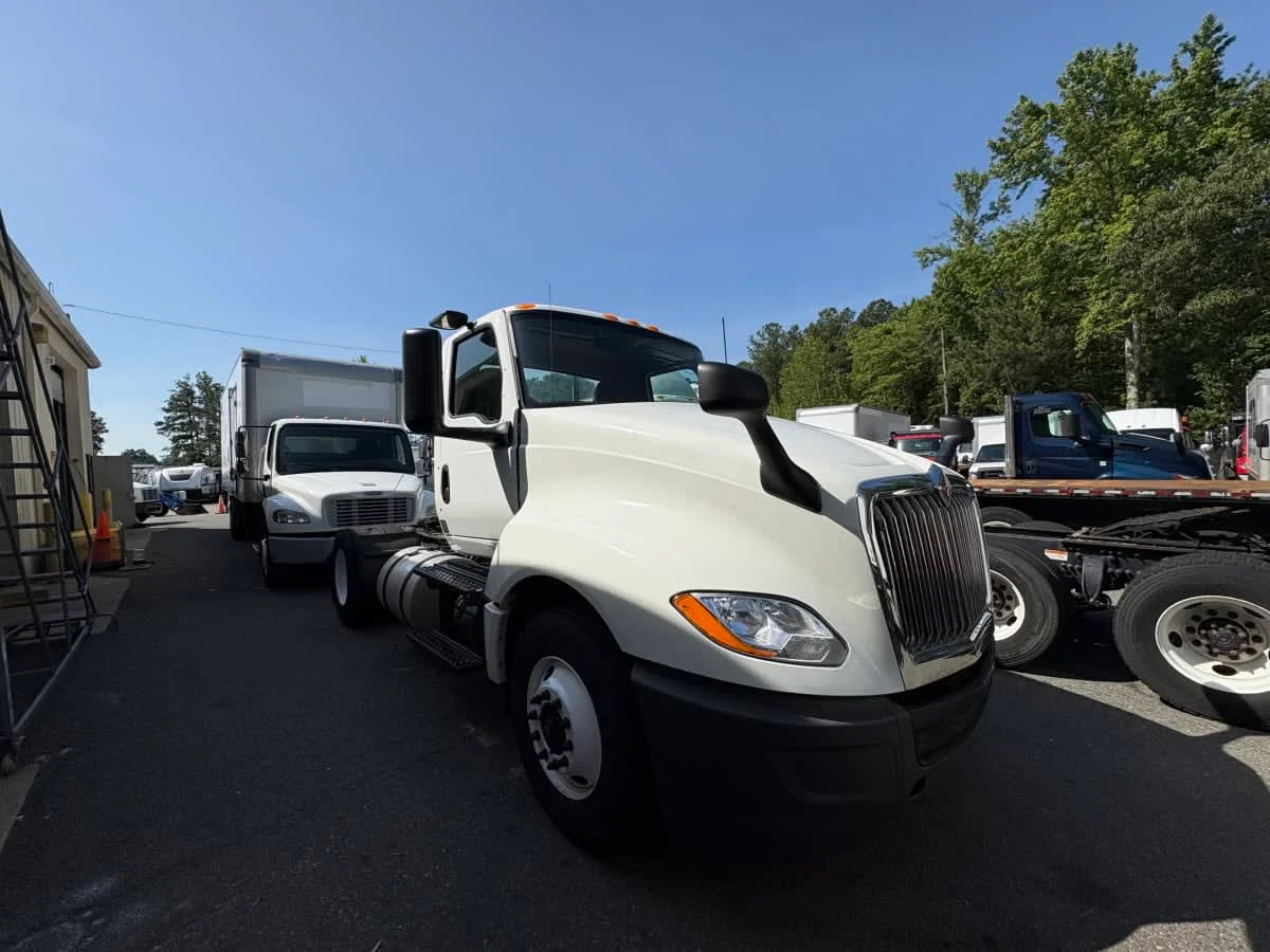 2018 International LT in Ashland, VA — photo 3