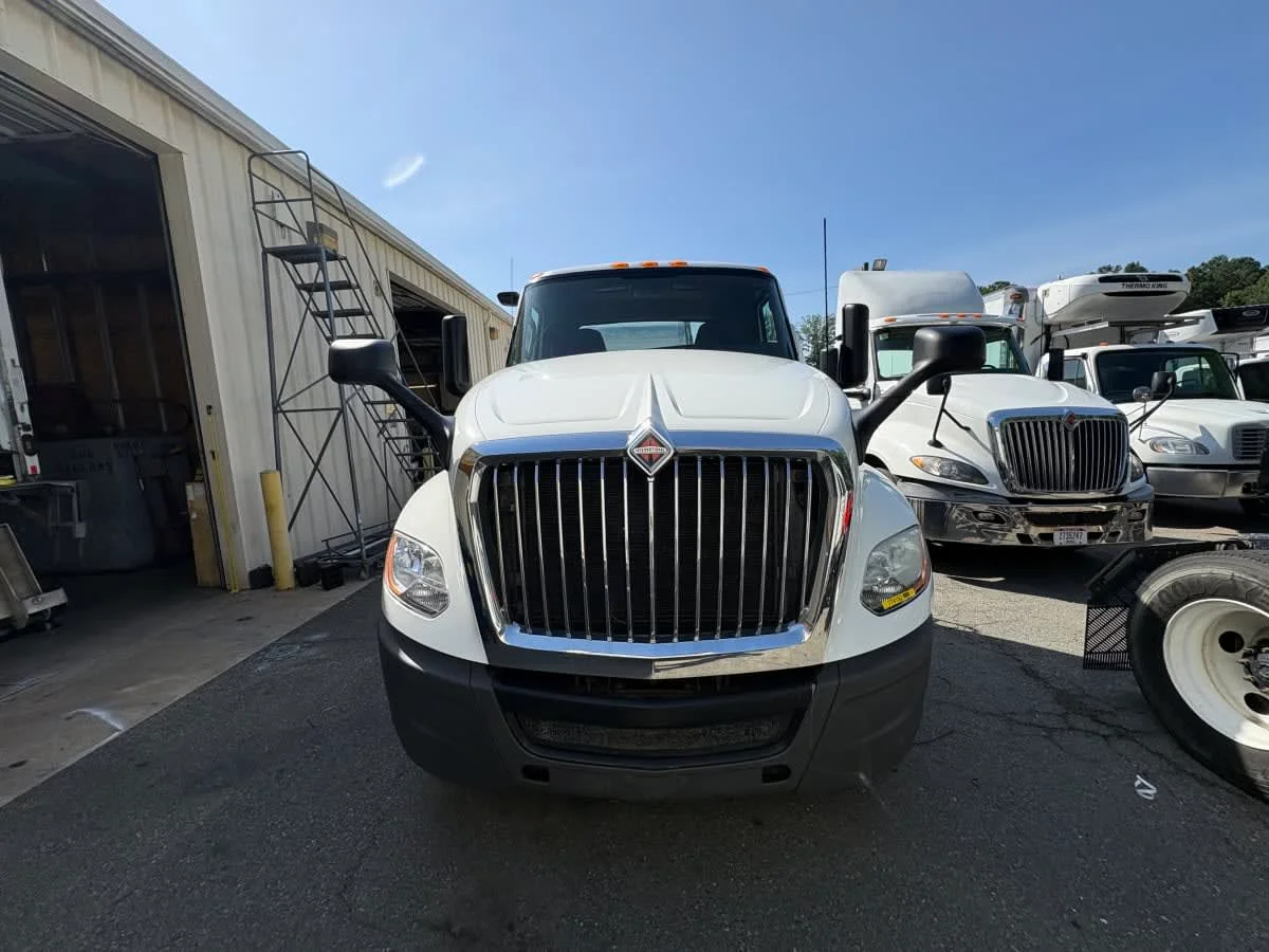 2018 International LT in Ashland, VA — photo 2