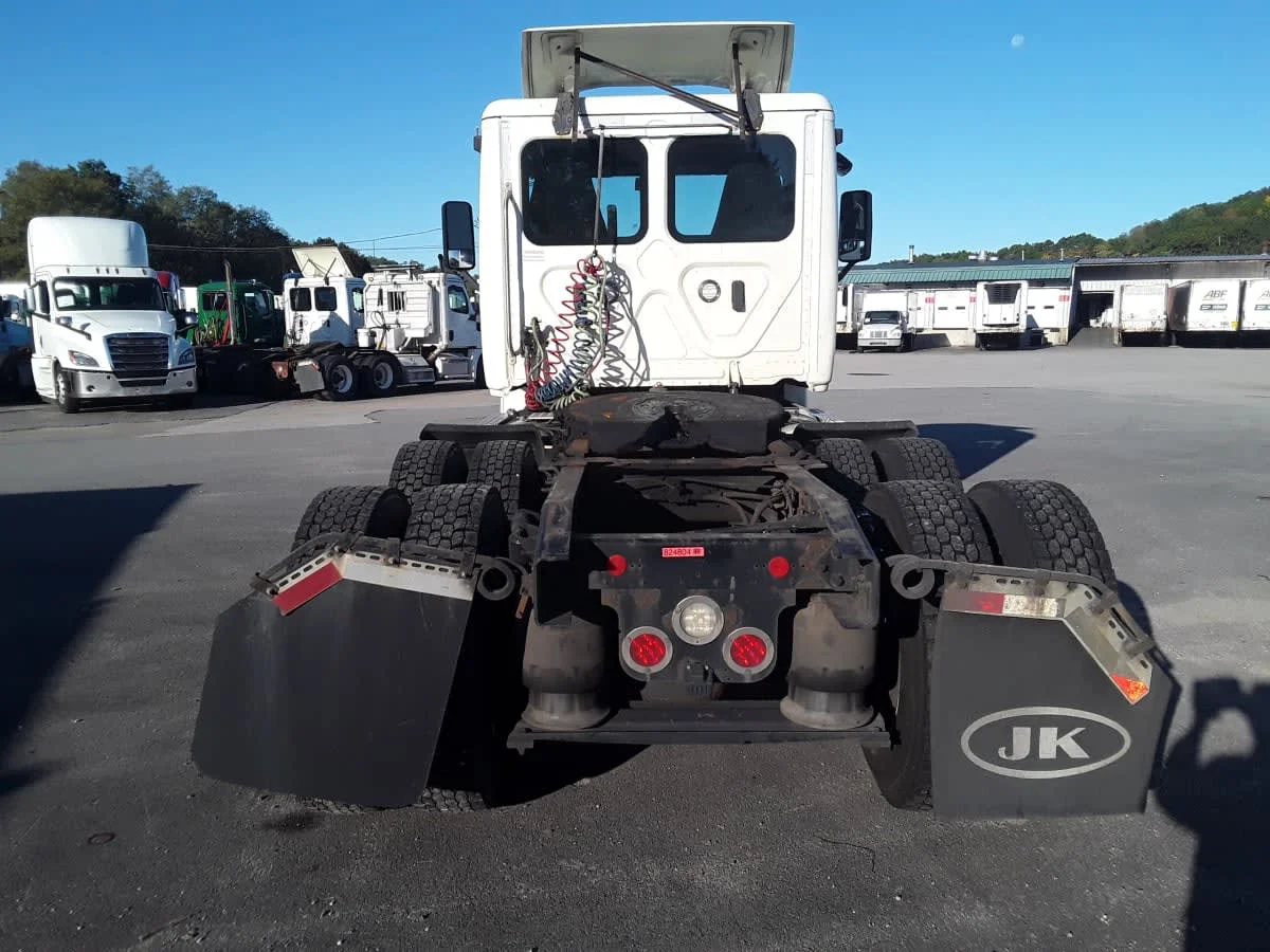 2019 Freightliner Cascadia in Salisbury, MA — photo 5