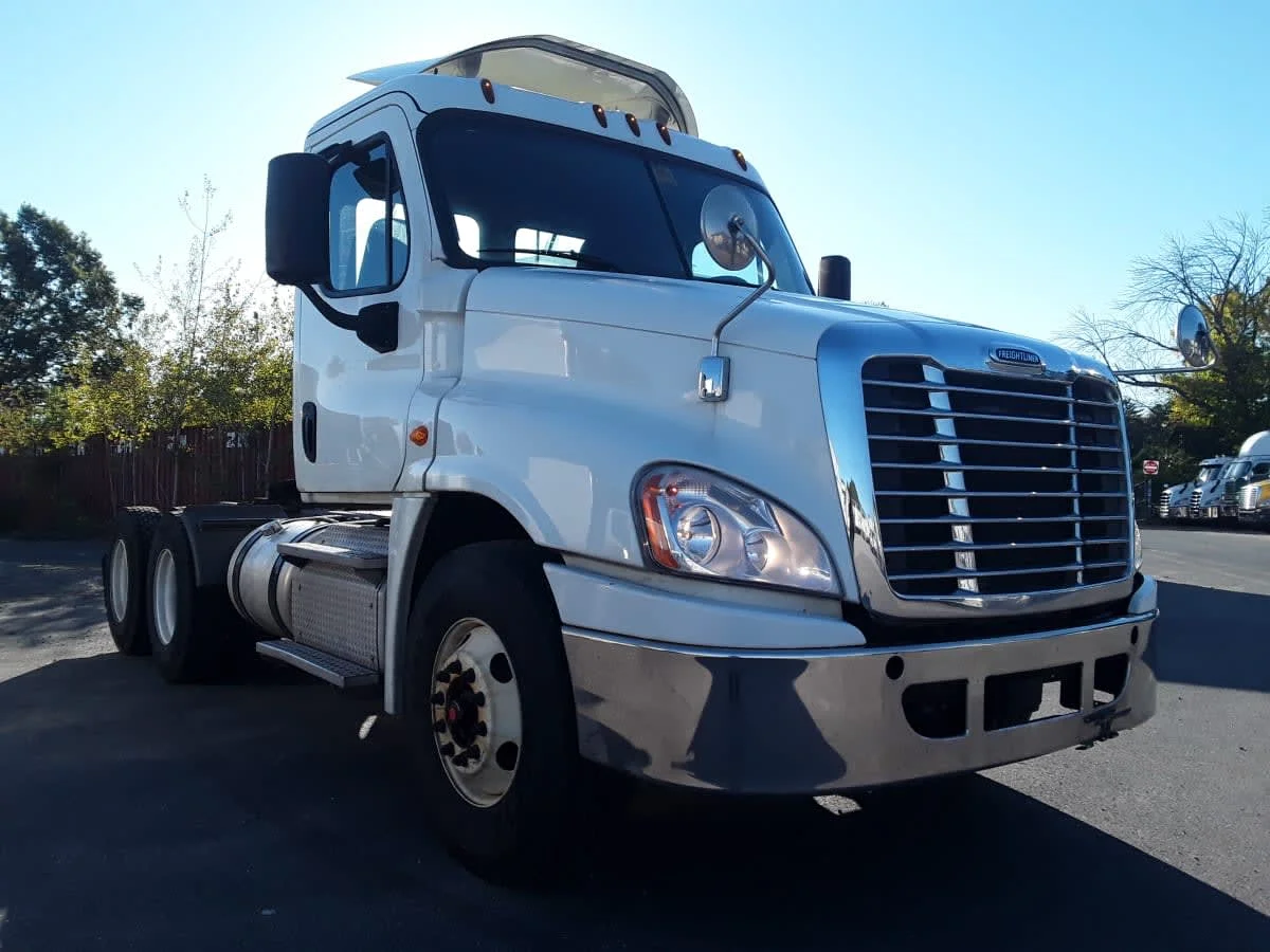 2019 Freightliner Cascadia in Salisbury, MA — photo 3