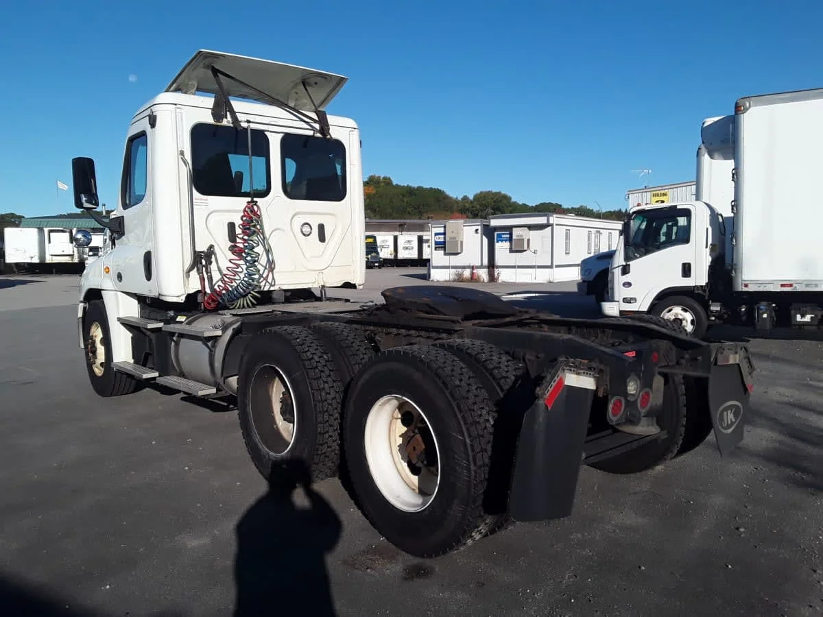 2019 Freightliner Cascadia in Salisbury, MA — photo 6