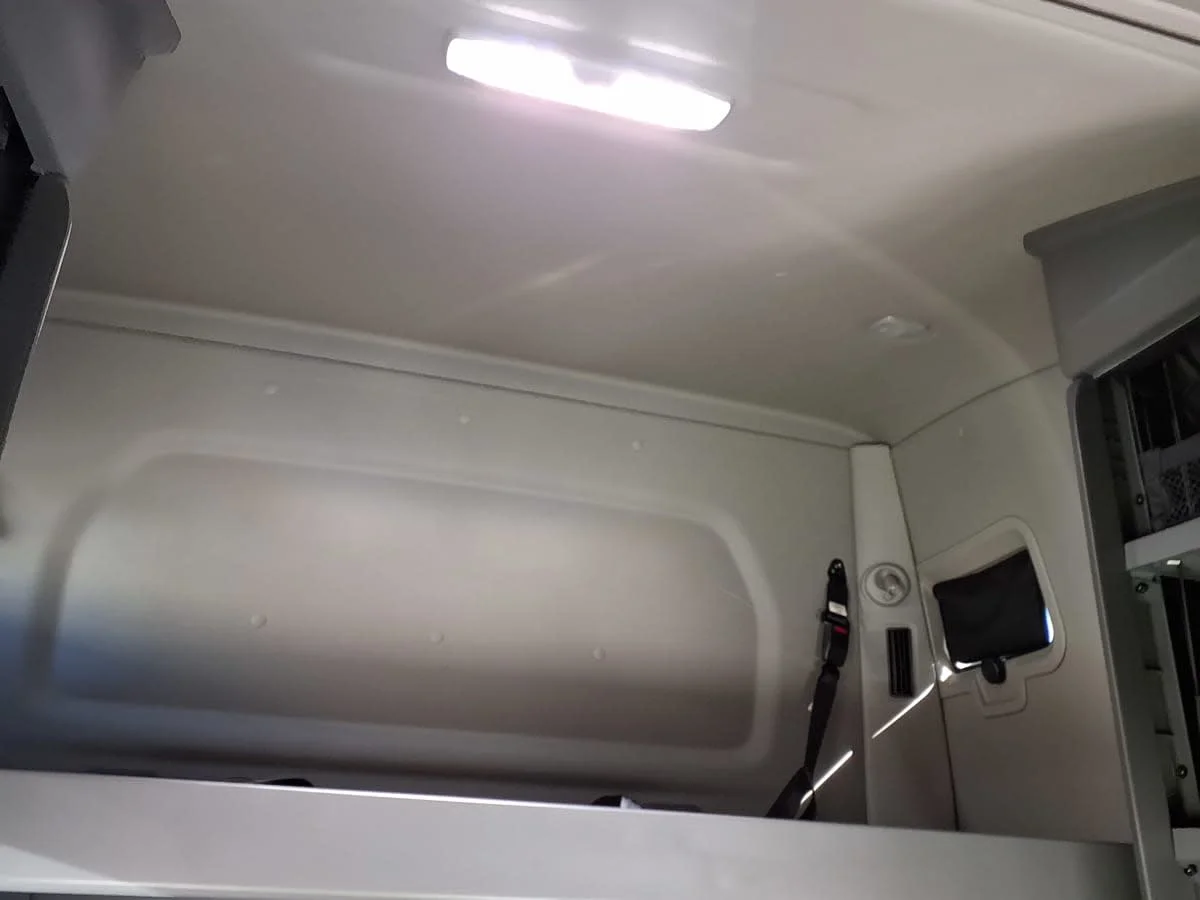 2019 International LT - image 12