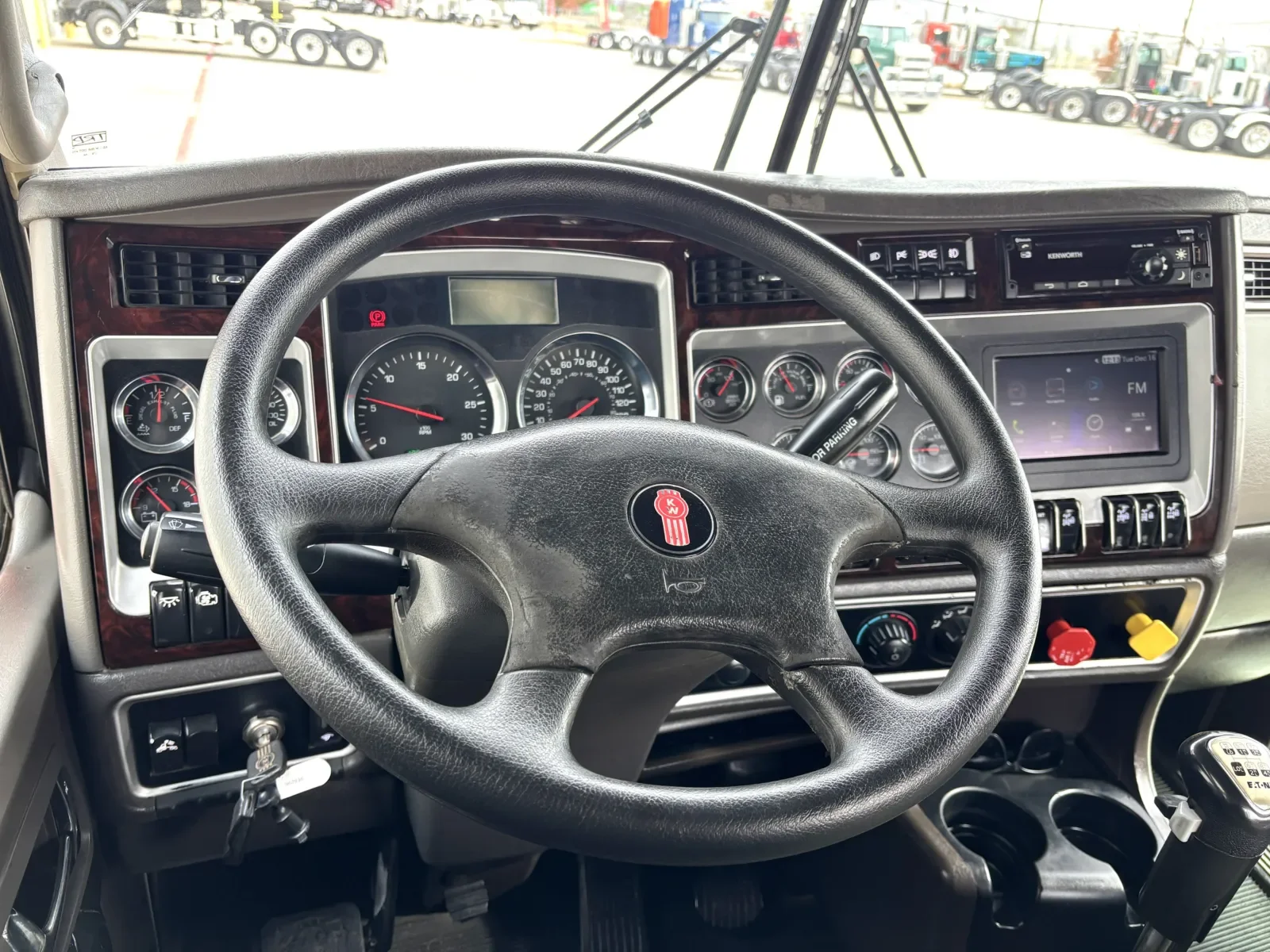 2020 Kenworth T800 in Hutchins, TX — photo 16
