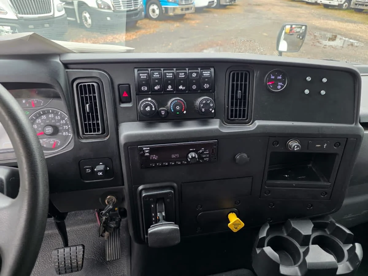 2020 International MV - image 15