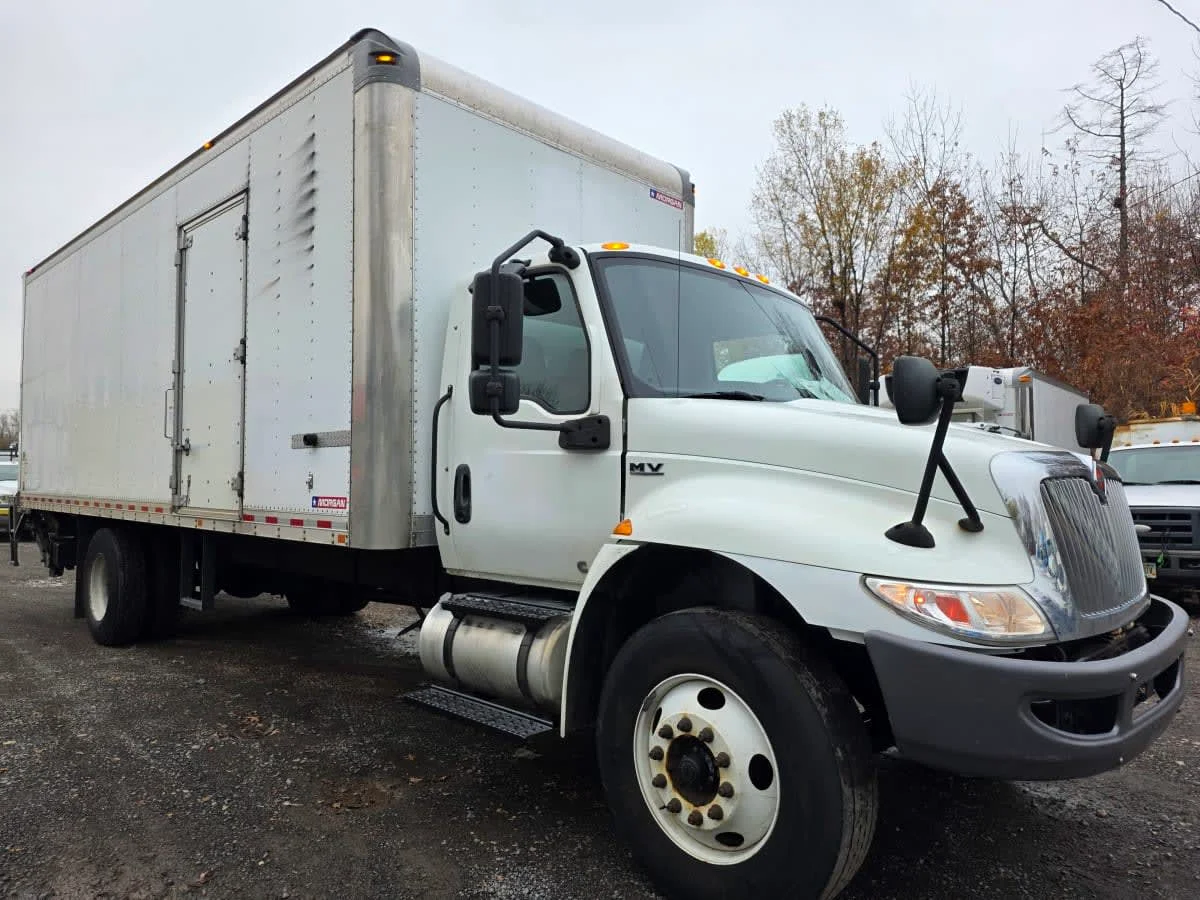 2020 International MV - image 3