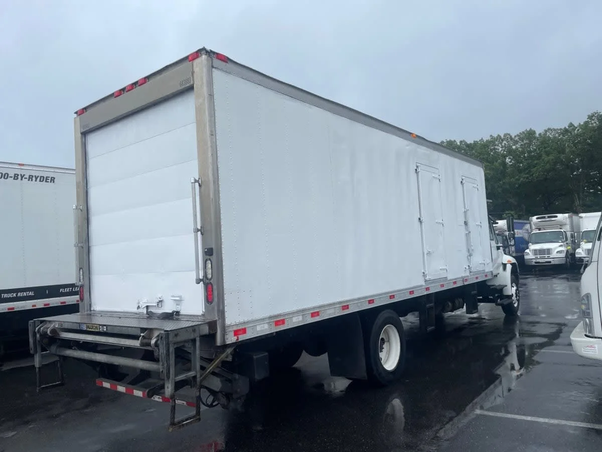 2018 International 4300 in Farmingdale, NY — photo 4