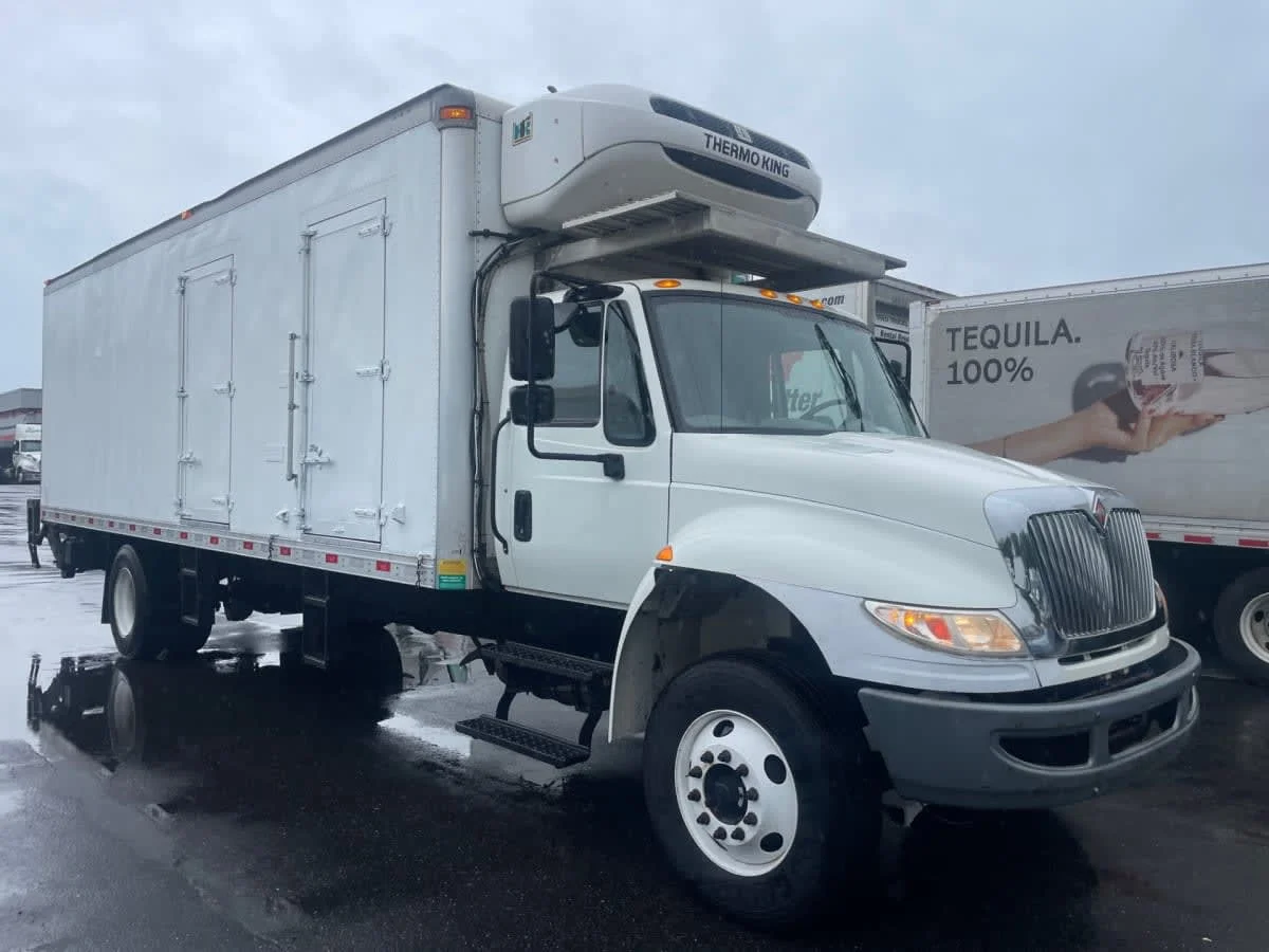 2018 International 4300 in Farmingdale, NY — photo 3