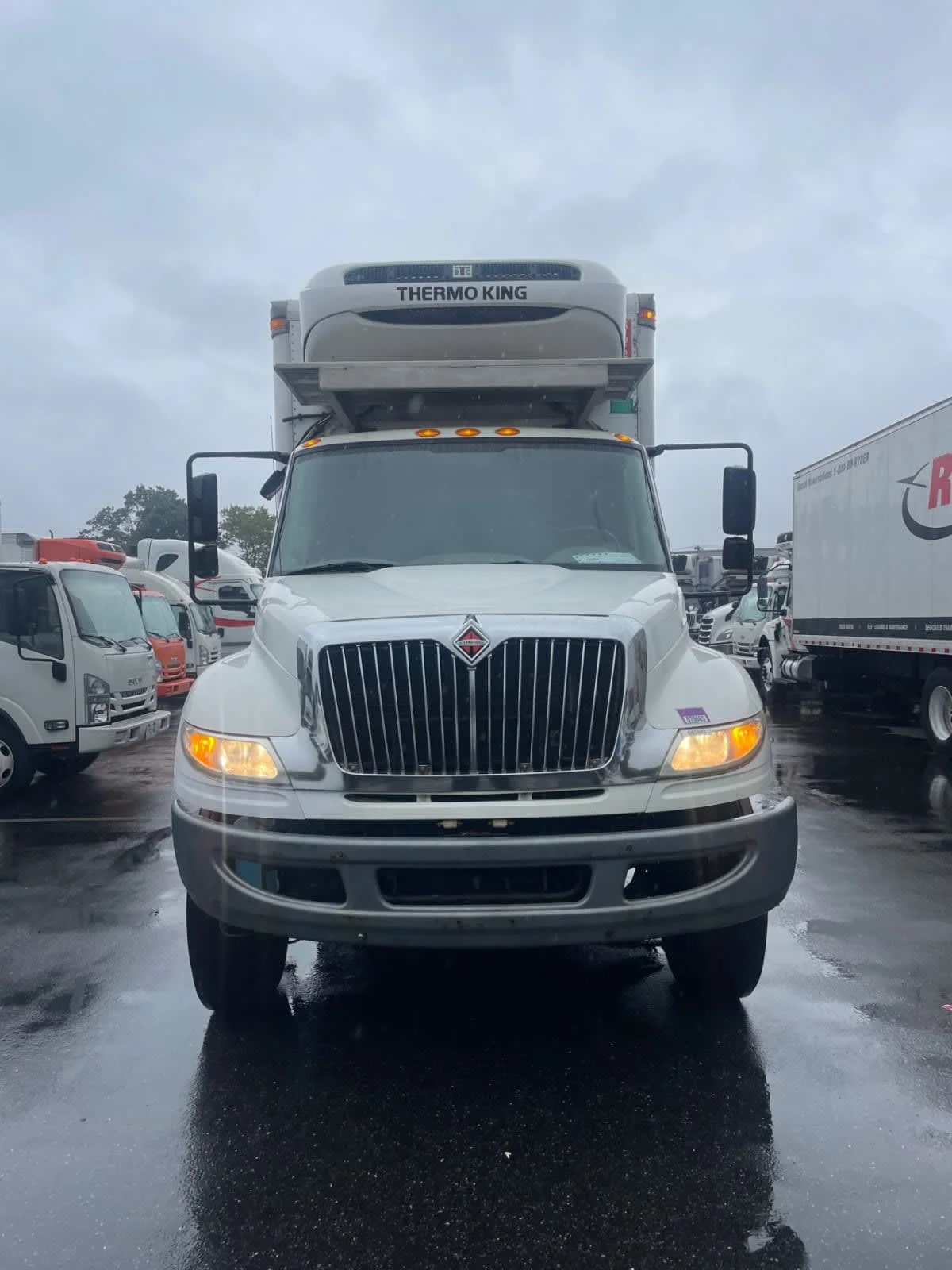 2018 International 4300 in Farmingdale, NY — photo 2