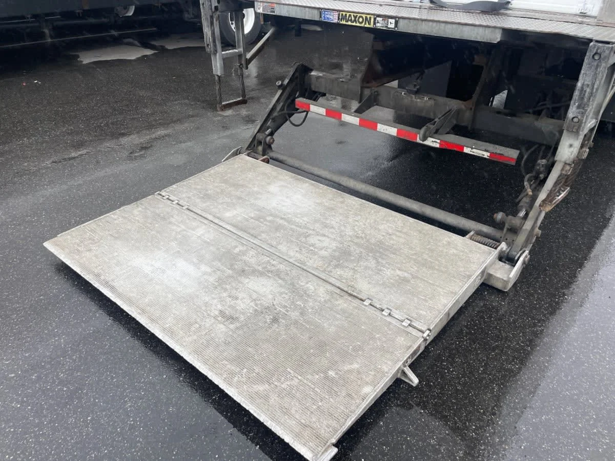 2018 International 4300 in Farmingdale, NY — photo 11
