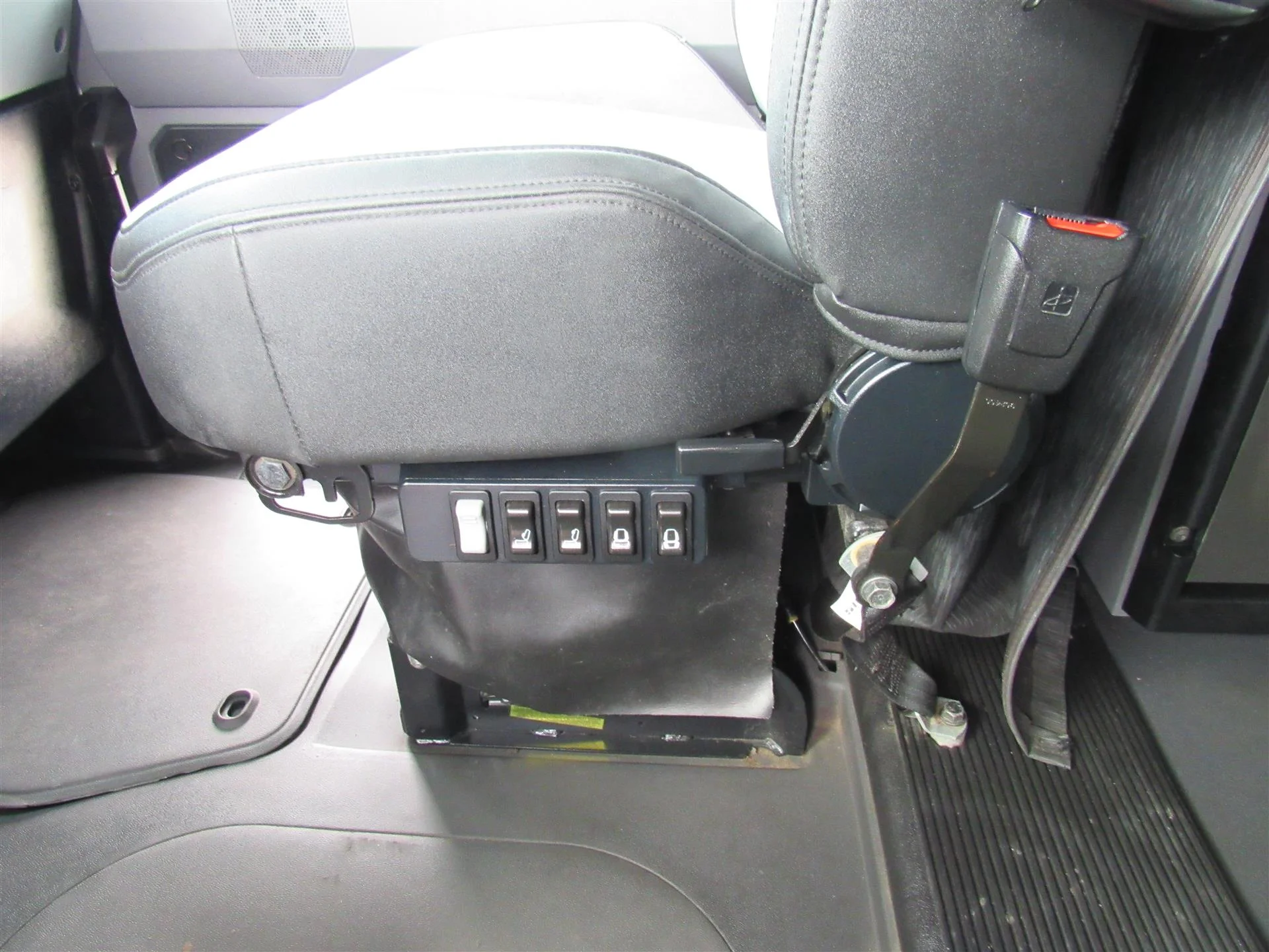 2024 Mack Anthem - image 13