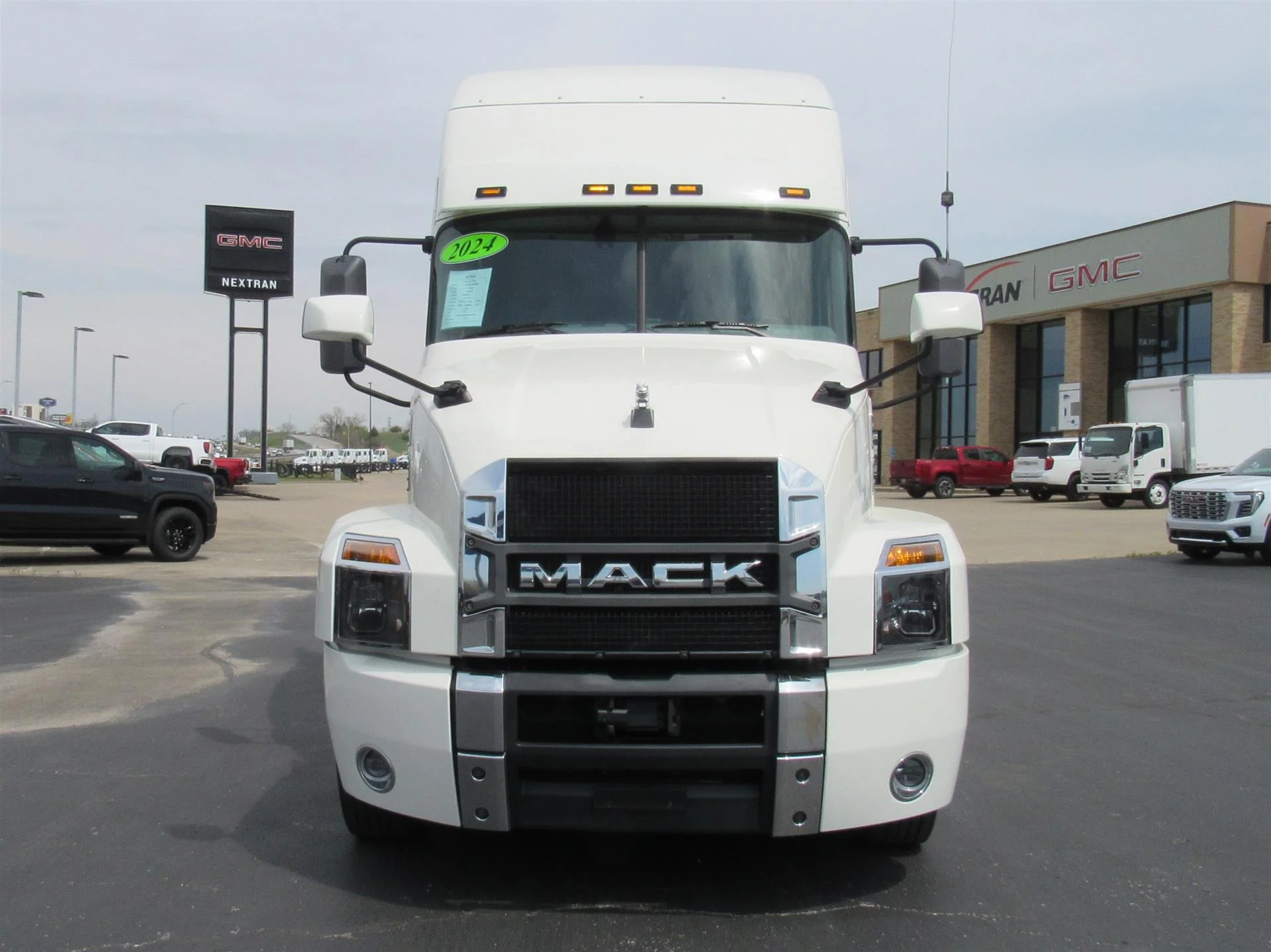 2024 Mack Anthem - image 9