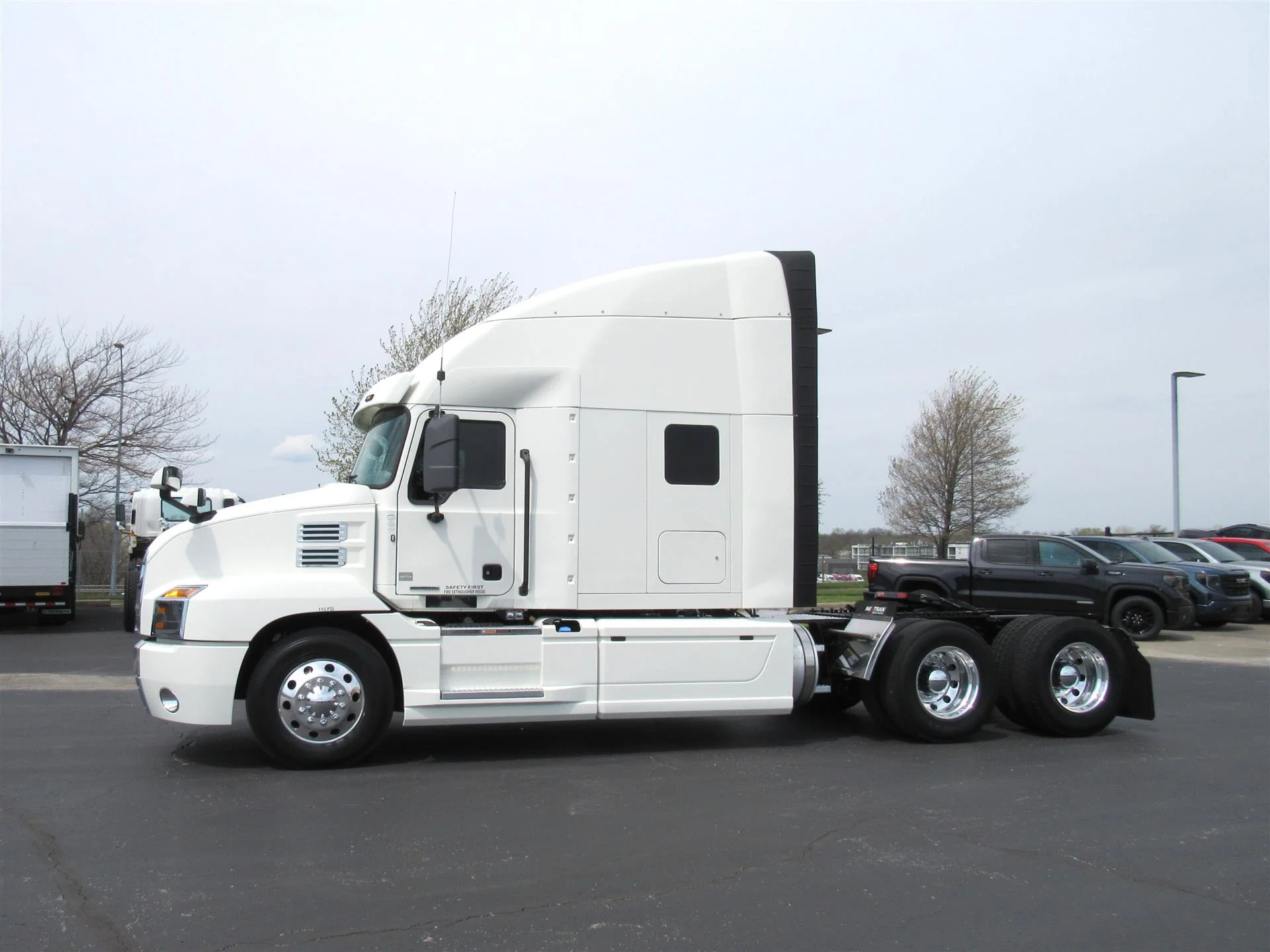 2024 Mack Anthem - image 2