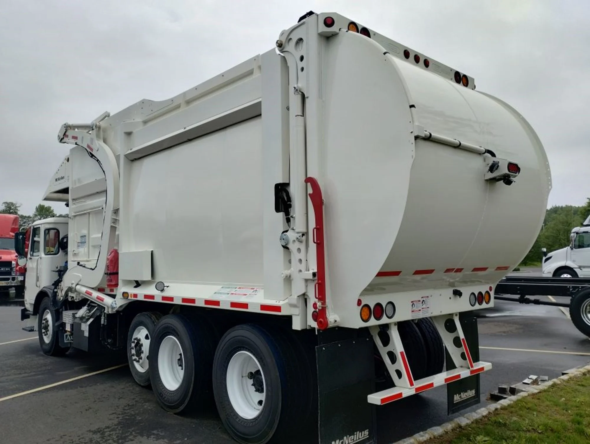 2024 Autocar ACX in Carlisle, PA — photo 5
