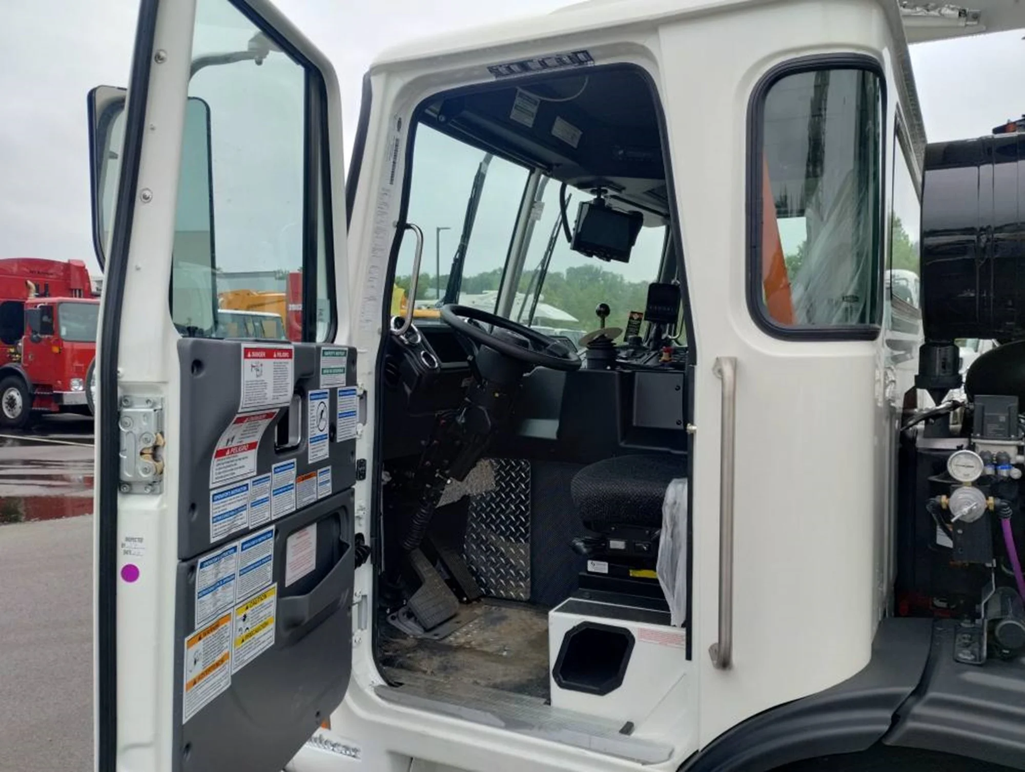 2024 Autocar ACX in Carlisle, PA — photo 6