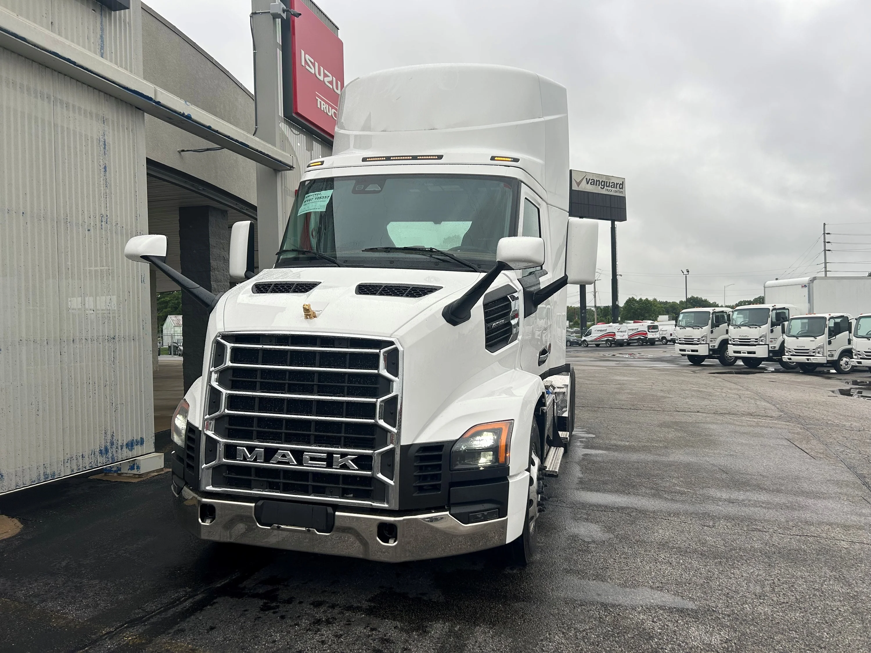 2027 Mack Anthem in Cahokia, IL — photo 5