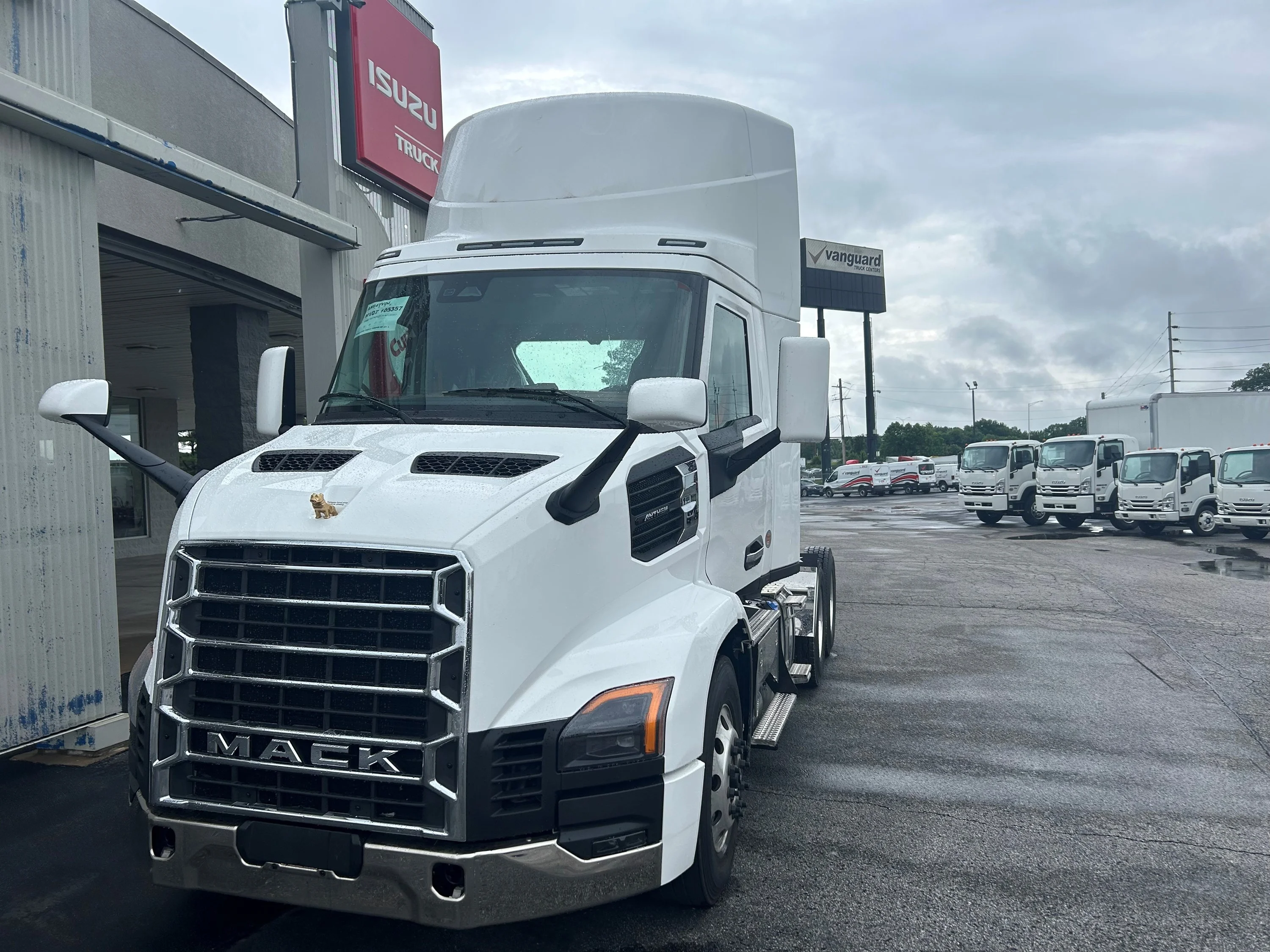 2027 Mack Anthem in Cahokia, IL — photo 2