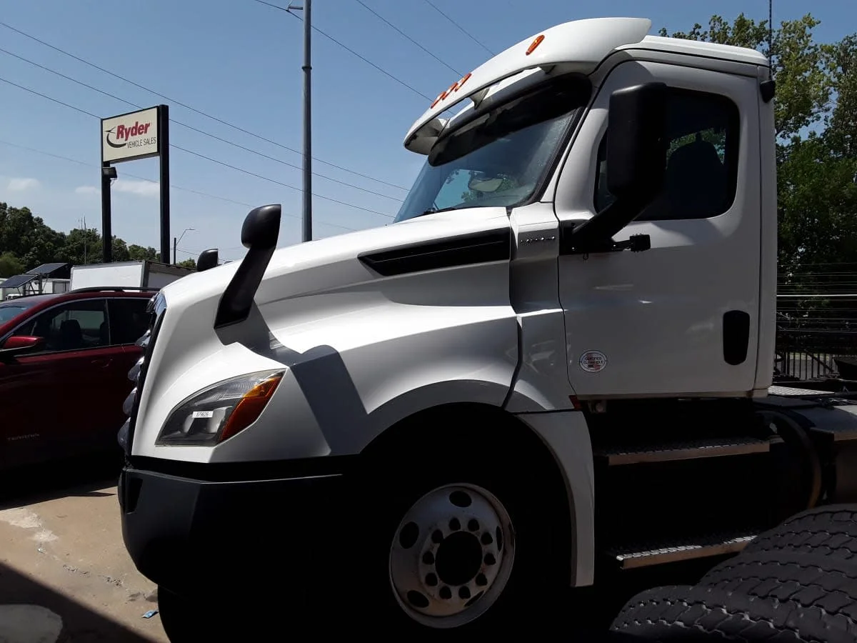 2020 Freightliner Cascadia in Kansas City, MO
