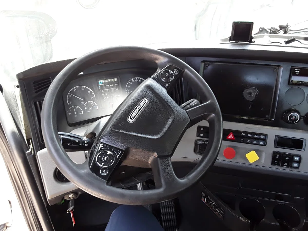2020 Freightliner Cascadia in Kansas City, MO — photo 7