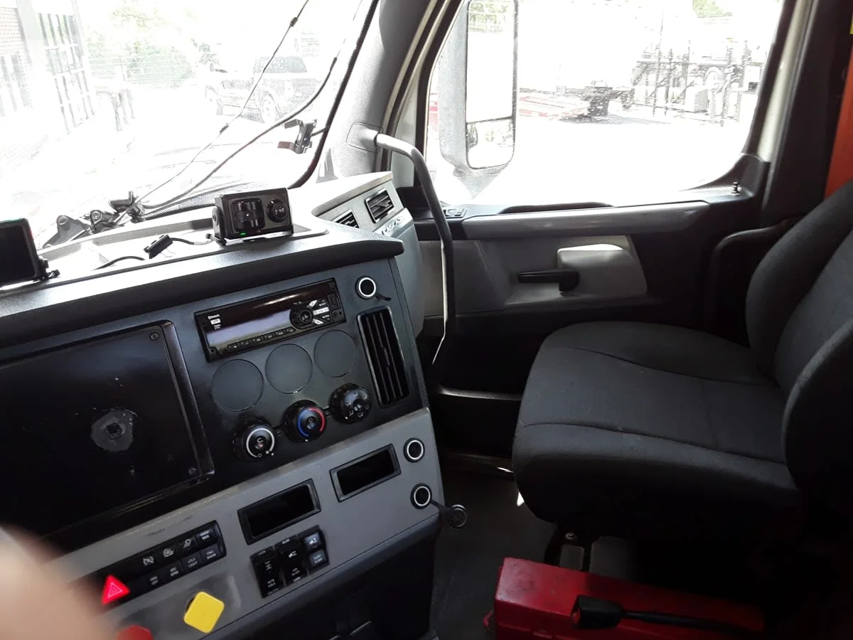 2020 Freightliner Cascadia in Kansas City, MO — photo 8