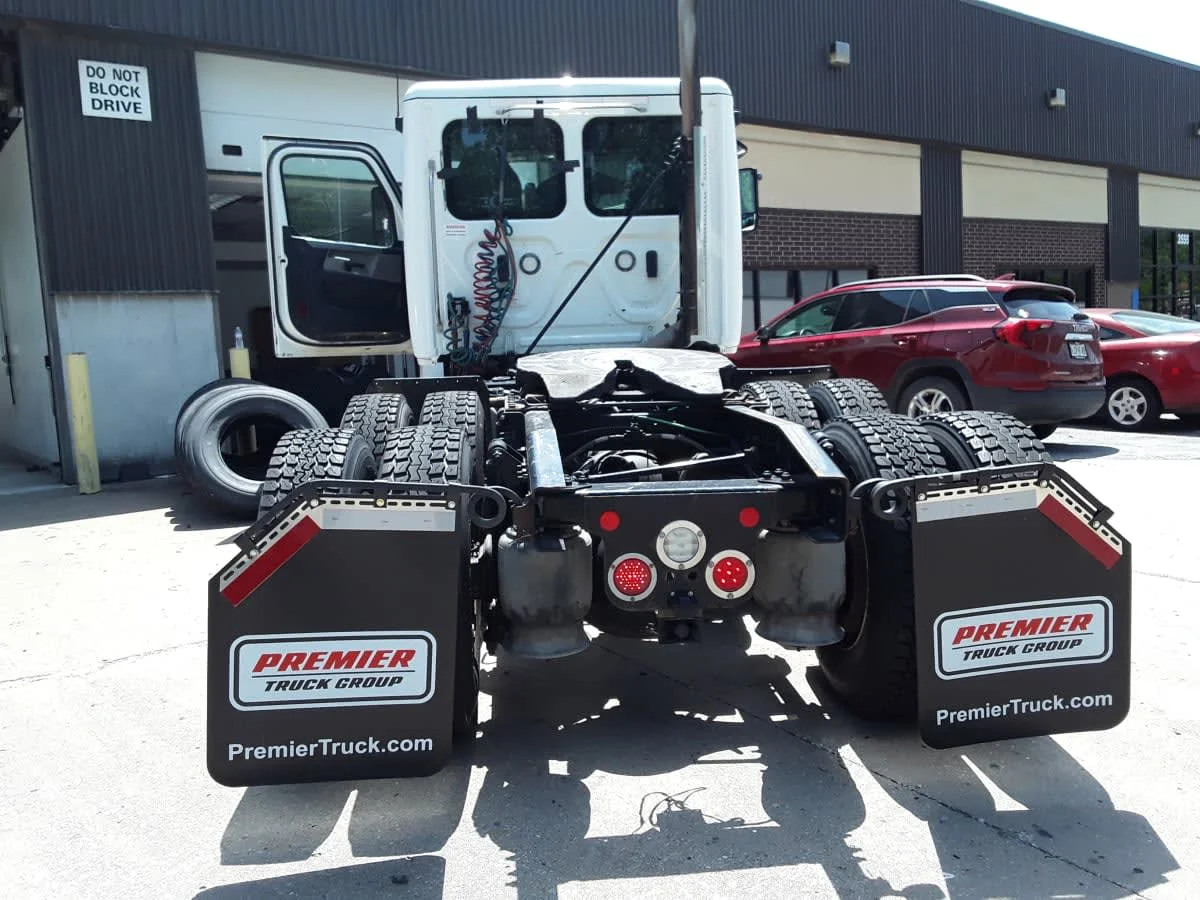 2020 Freightliner Cascadia in Kansas City, MO — photo 5