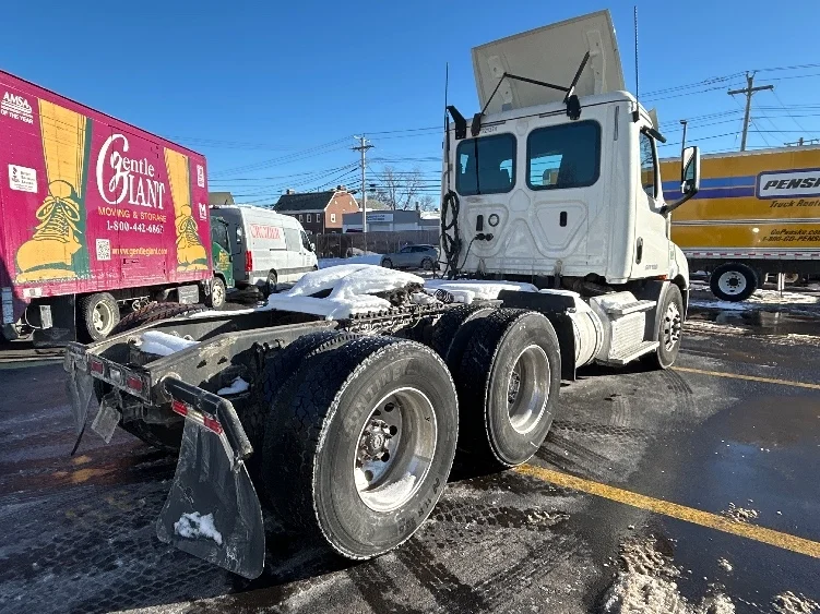 2019 Freightliner Cascadia in Braintree, MA — photo 7