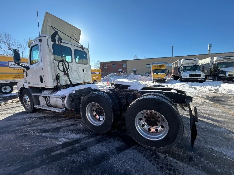 2019 Freightliner Cascadia in Braintree, MA — photo 5