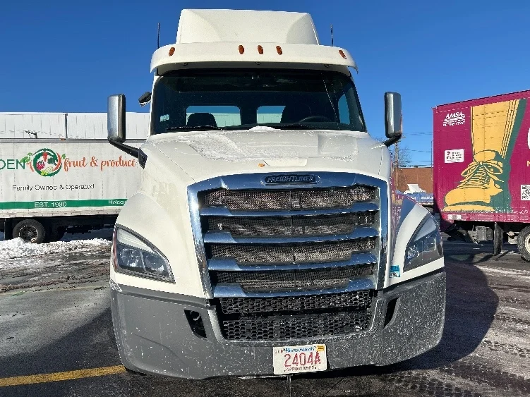 2019 Freightliner Cascadia in Braintree, MA — photo 2