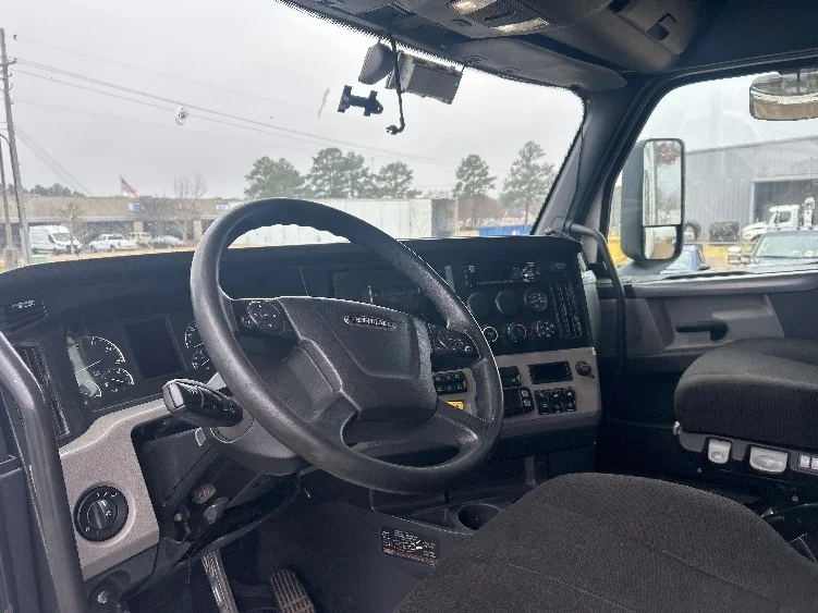 2021 Freightliner Cascadia - image 10