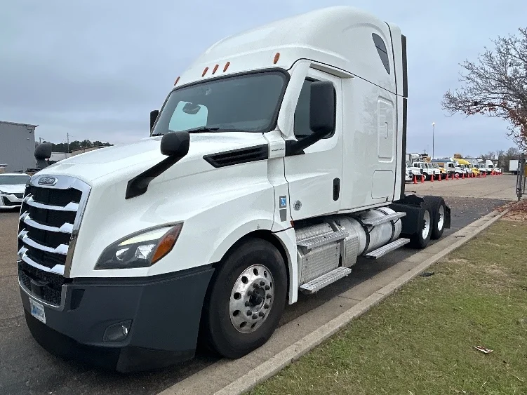 2021 Freightliner Cascadia - image 3