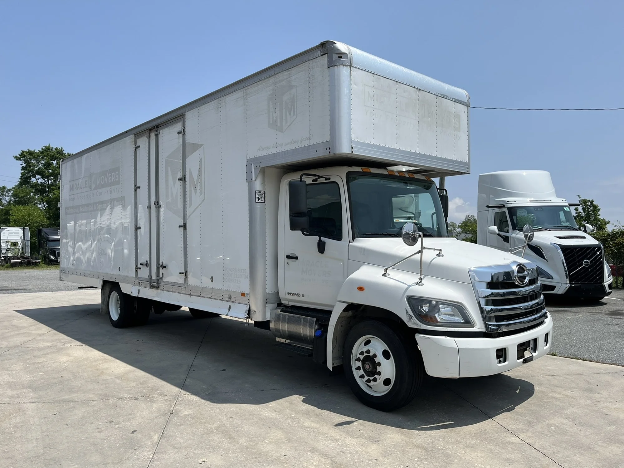 2018 Hino 268 in New Castle, DE — photo 3