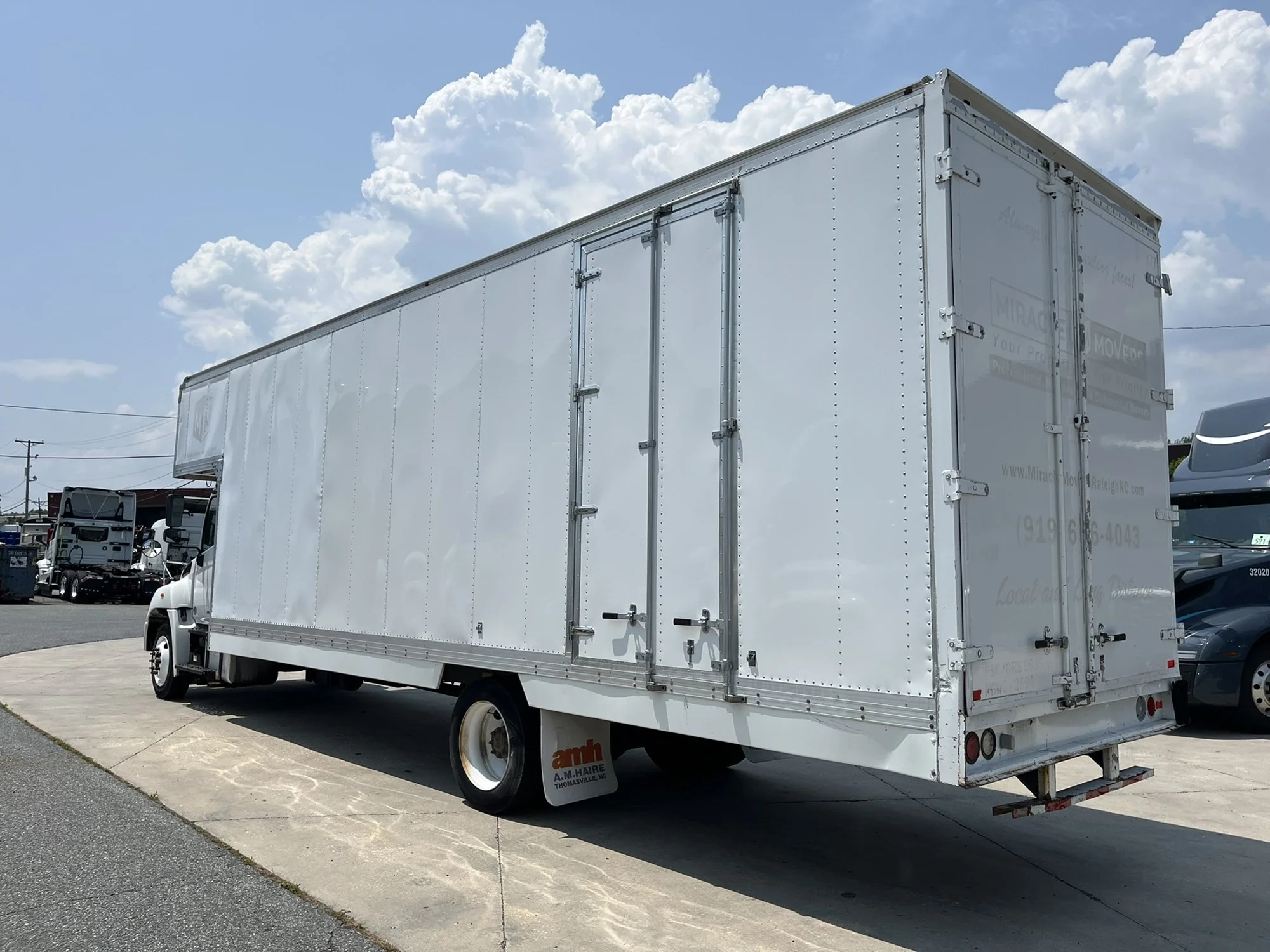 2018 Hino 268 - image 6