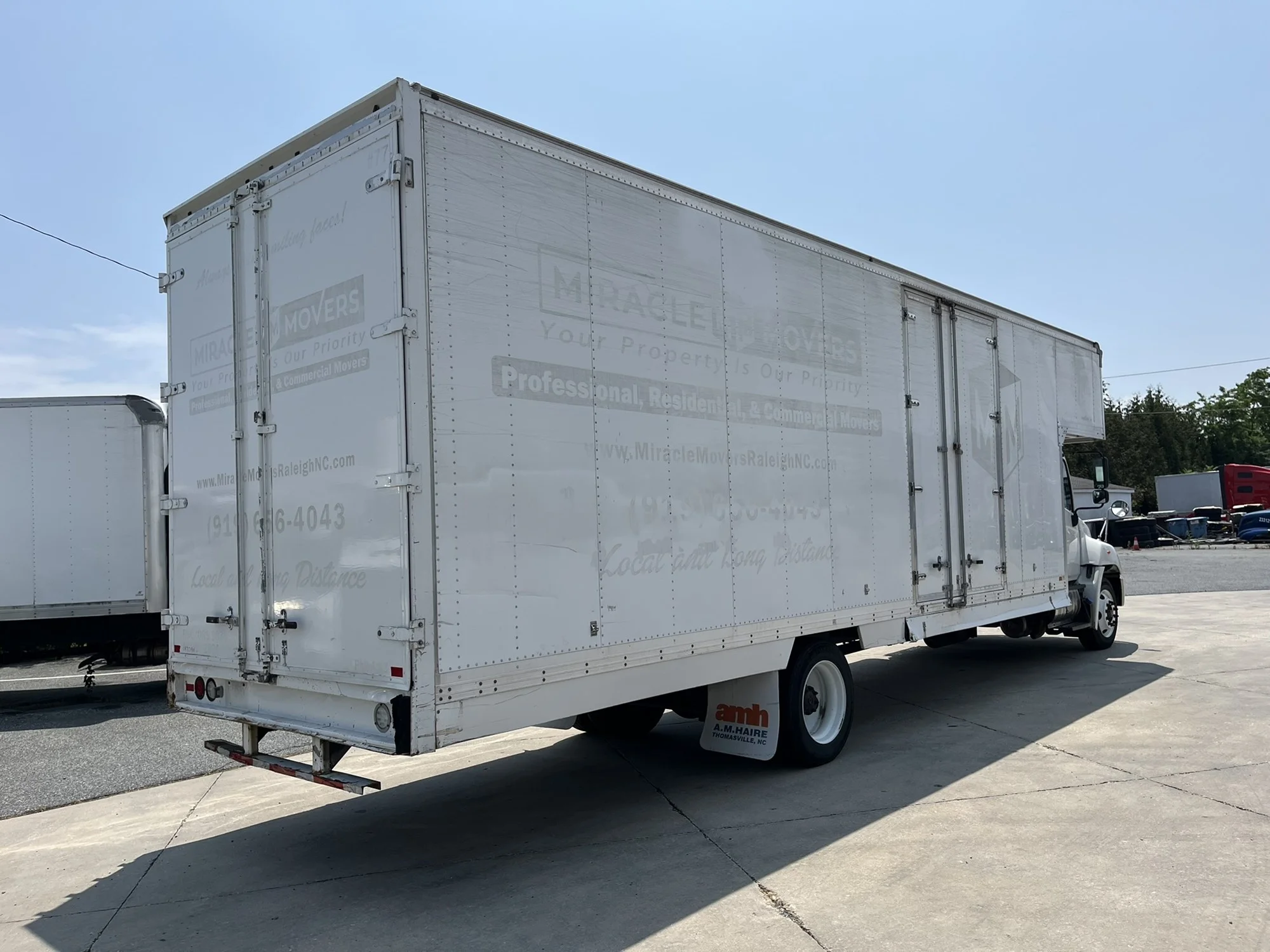 2018 Hino 268 - image 4