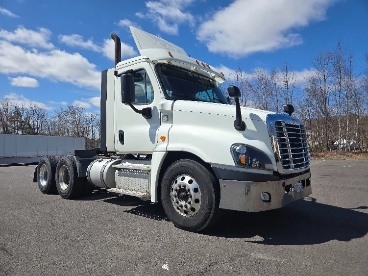 2018 Freightliner Cascadia in Jessup, PA