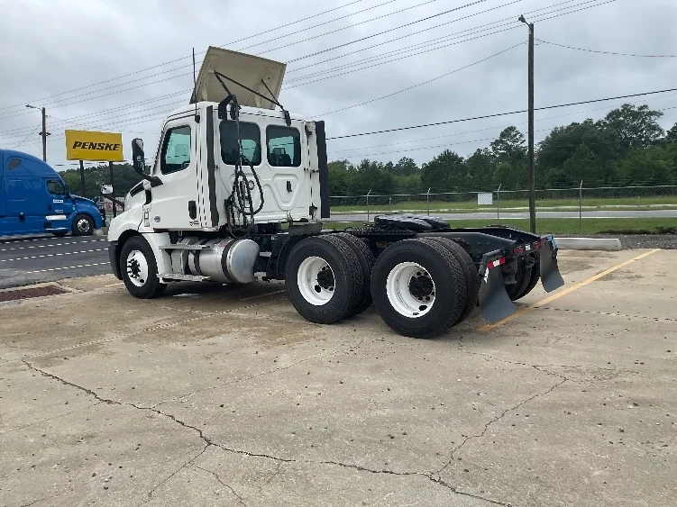 2021 Freightliner Cascadia in Albany, GA — photo 5