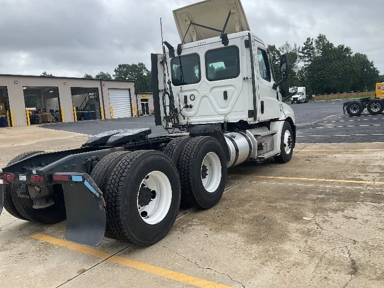 2021 Freightliner Cascadia in Albany, GA — photo 7
